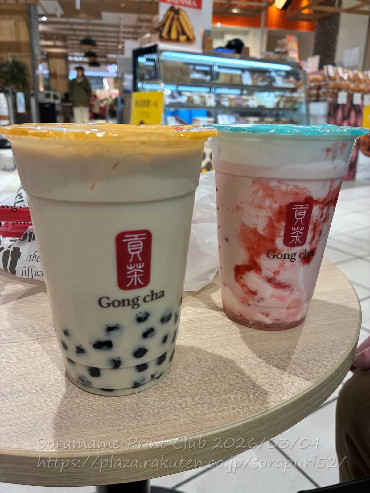 いちご杏仁ミルクティー¥670、烏龍ミルクティーパール追加で¥490