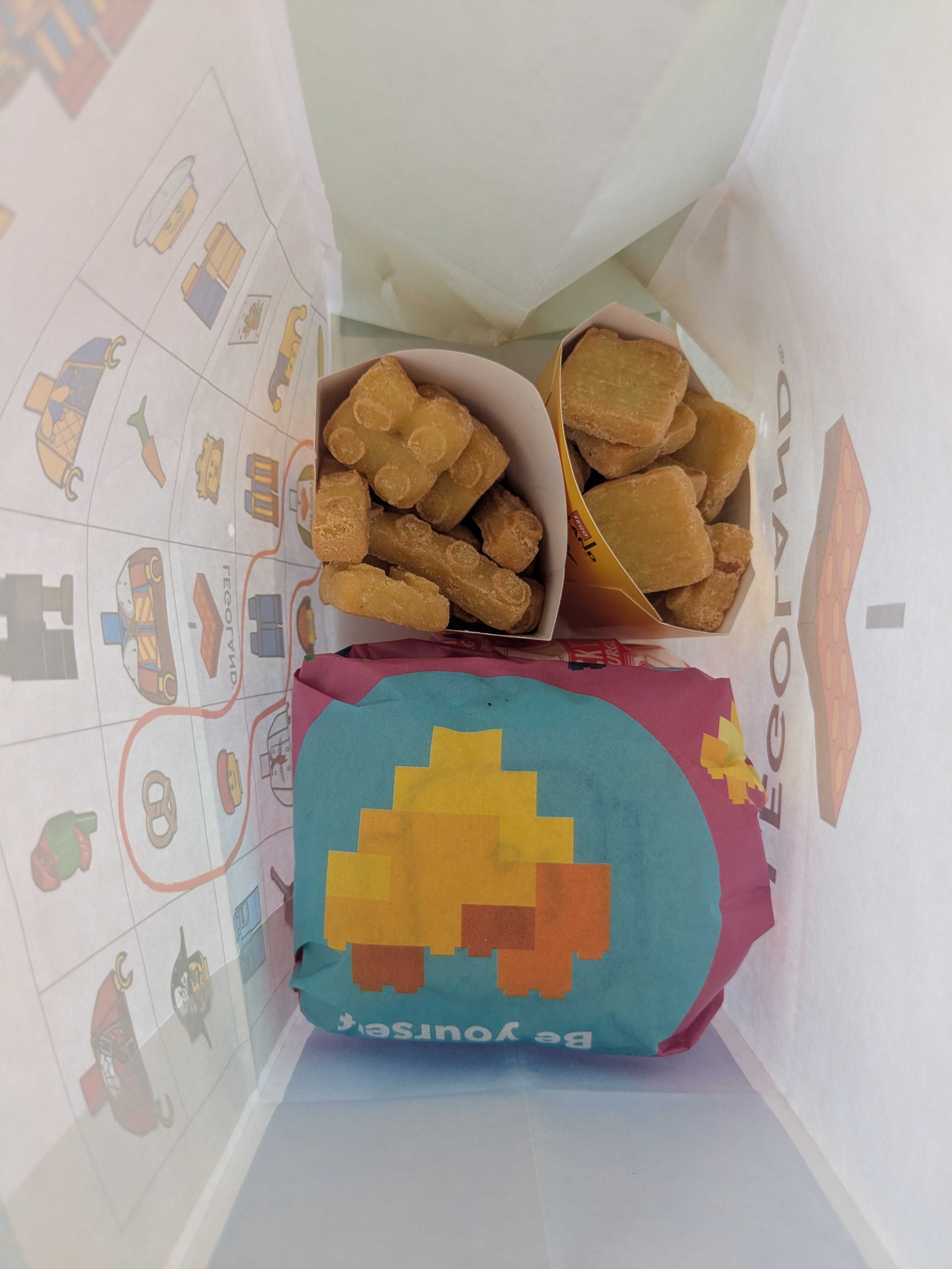 レゴランドジャパン　レストラン　ブリックハウスバーガー 　ブリックハウスバーガーセット、チーズバーガーセット