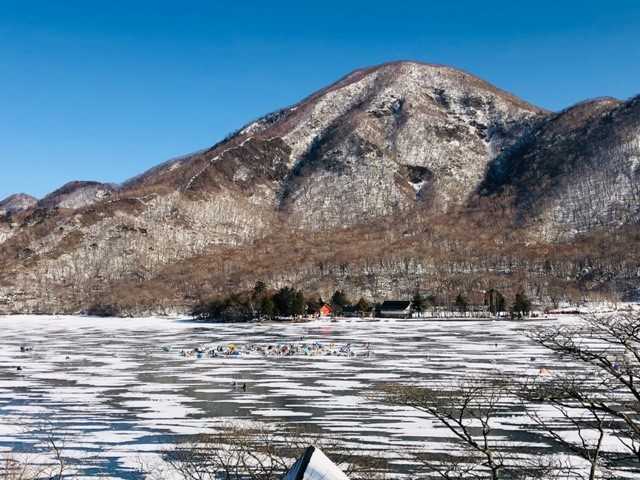 1/9 ワカサギ釣り解禁!ソリ遊びにスノーシュー、雪山登山。休日の赤城山は大賑わい!! 赤城山の温泉旅館 赤城温泉花の宿湯之沢館 | 赤城温泉