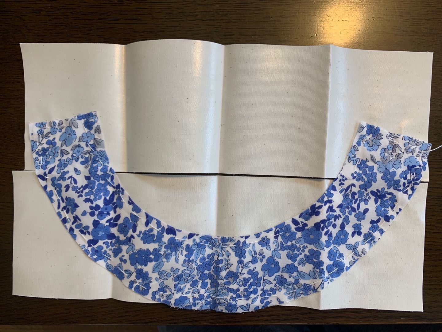 Tブラウスの見返しの芯地が無かったので 100均で買った補修用当て布で代用 フレア袖 フリルを付けて完成 Music Land 私の庭の花たち 楽天ブログ