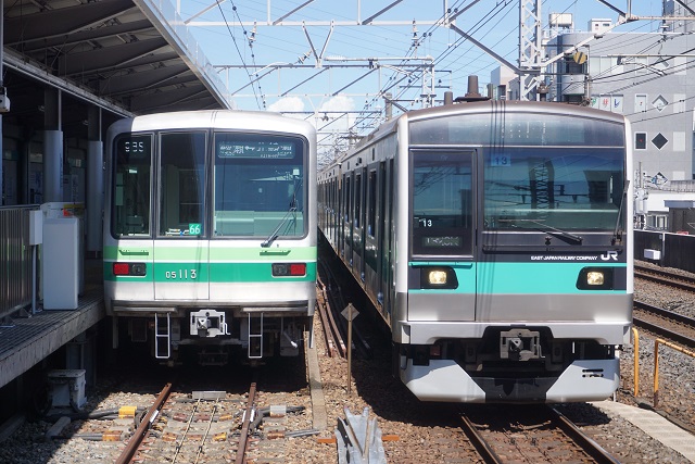 EF65 1102 町田 返却単機回送 & メトロ05系 綾瀬駅2