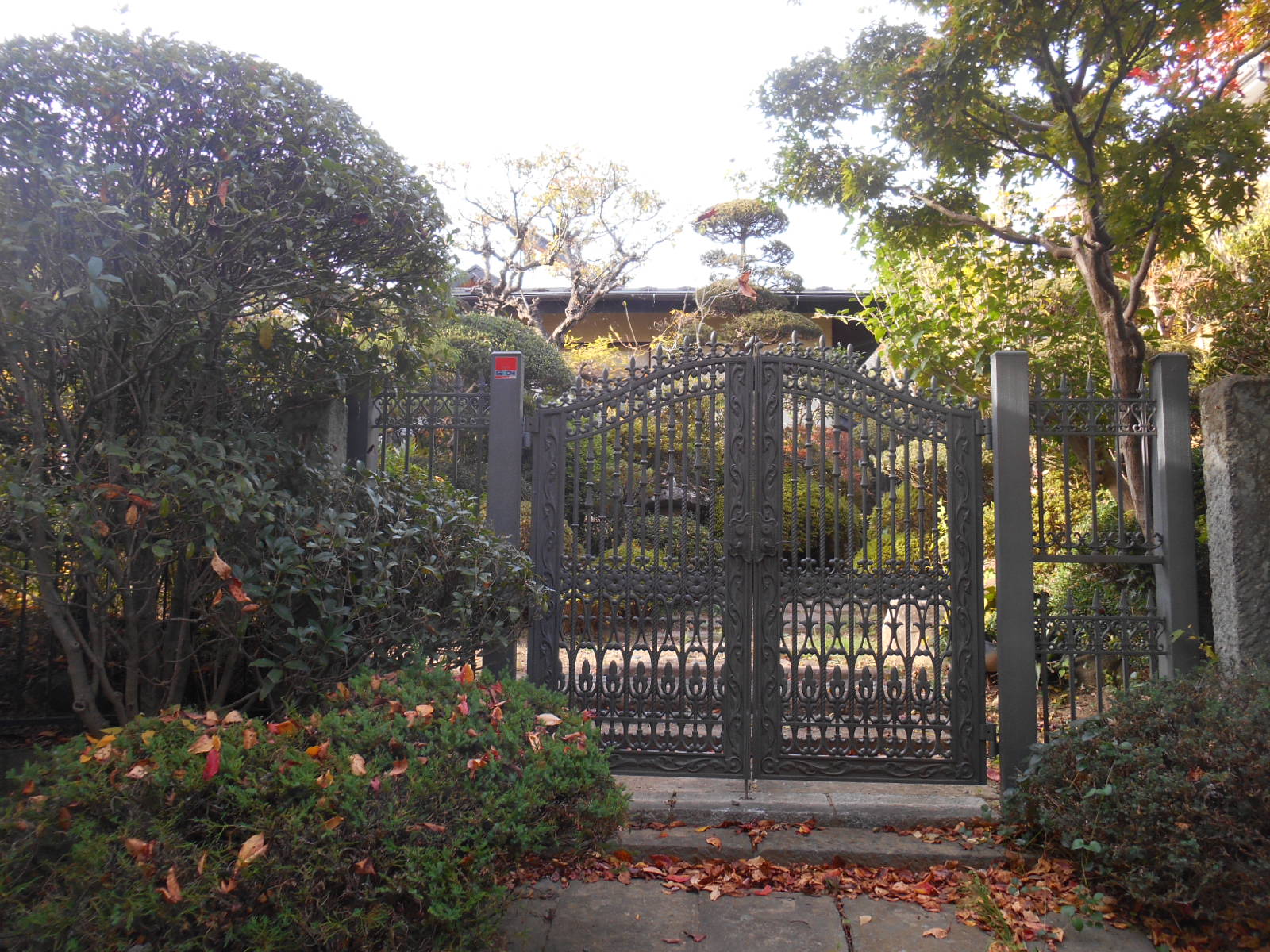 上田の家の門