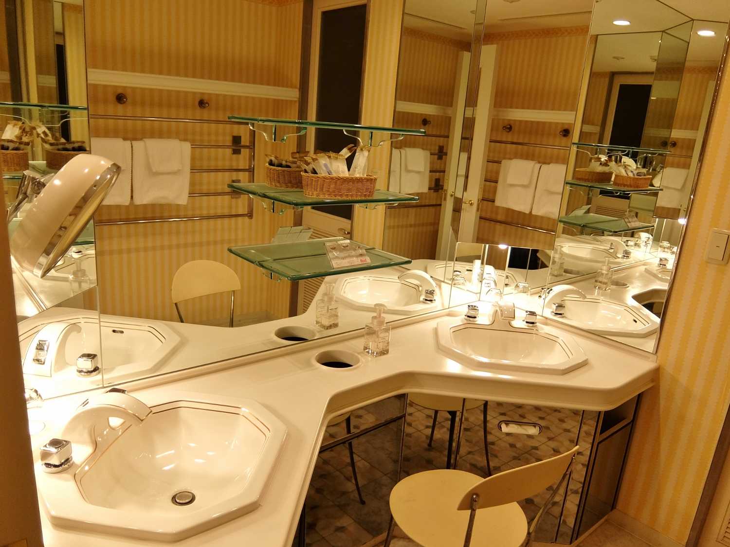 和歌山 白浜 ホテル川久 スイート 部屋 客室 王様の王様のビュッフェ