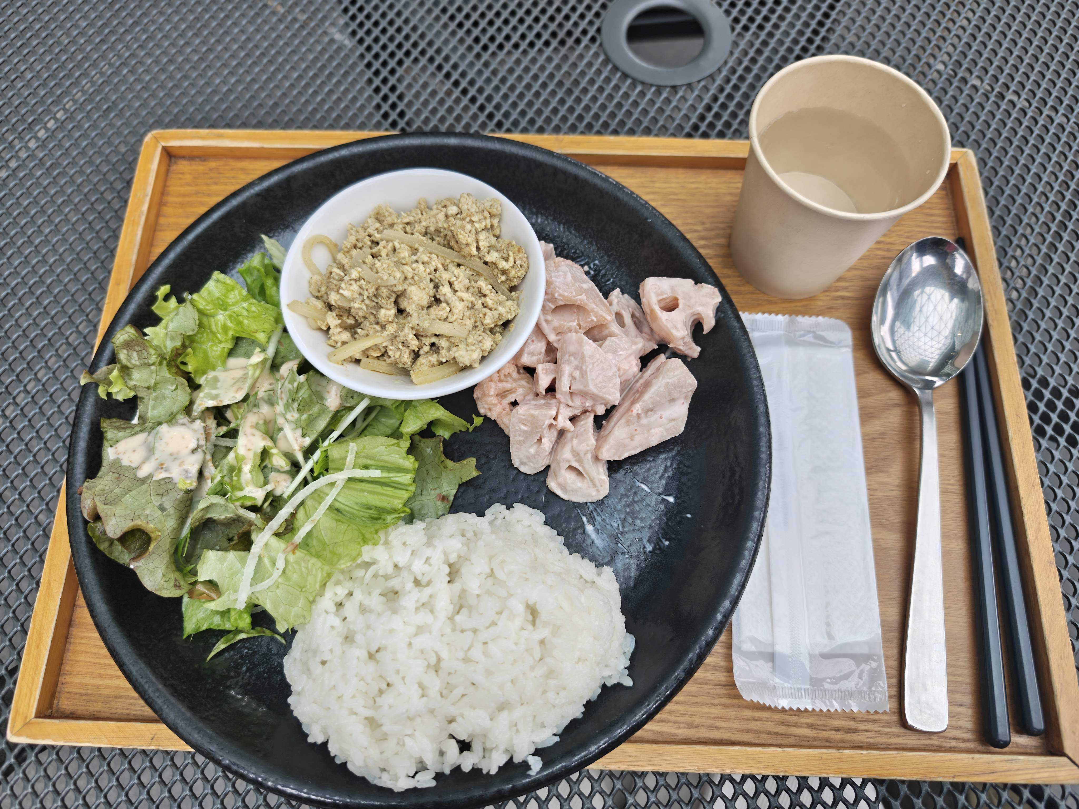 虎ノ門ヒルズ　OVAL CAFE　一人ランチ　ランチデリプレート