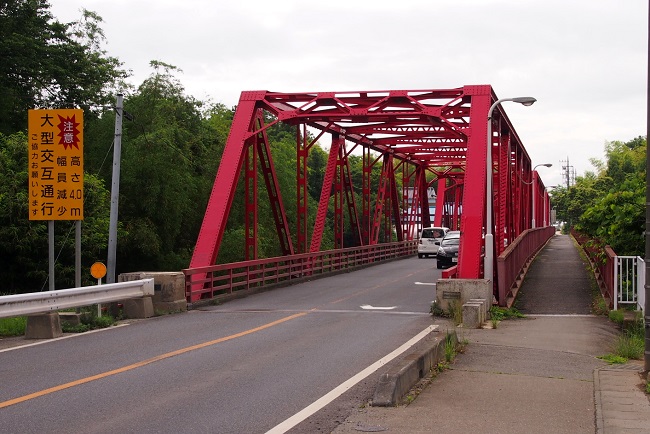 2.県道58号と滝下橋.JPG