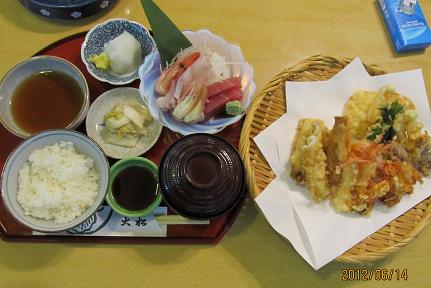 天麩羅定食には活きの良いお刺身がつく