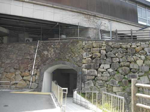 三原城天守台石垣 (3) (500x375).jpg