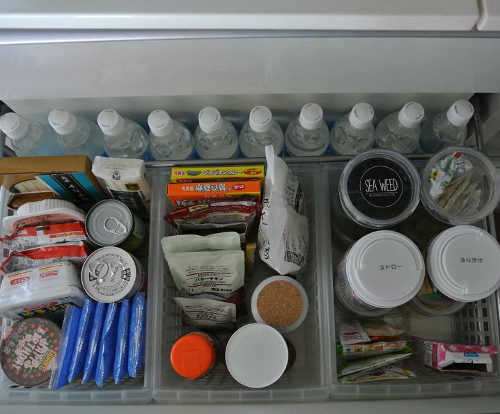 ダイソー　ＰＥＴ容器　モノトーン　収納　キッチン 100均 食品　パントリー