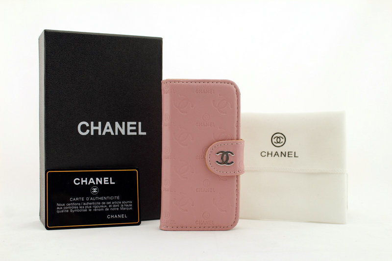 Chanel-iPhone5-Leather-Case-01.jpg