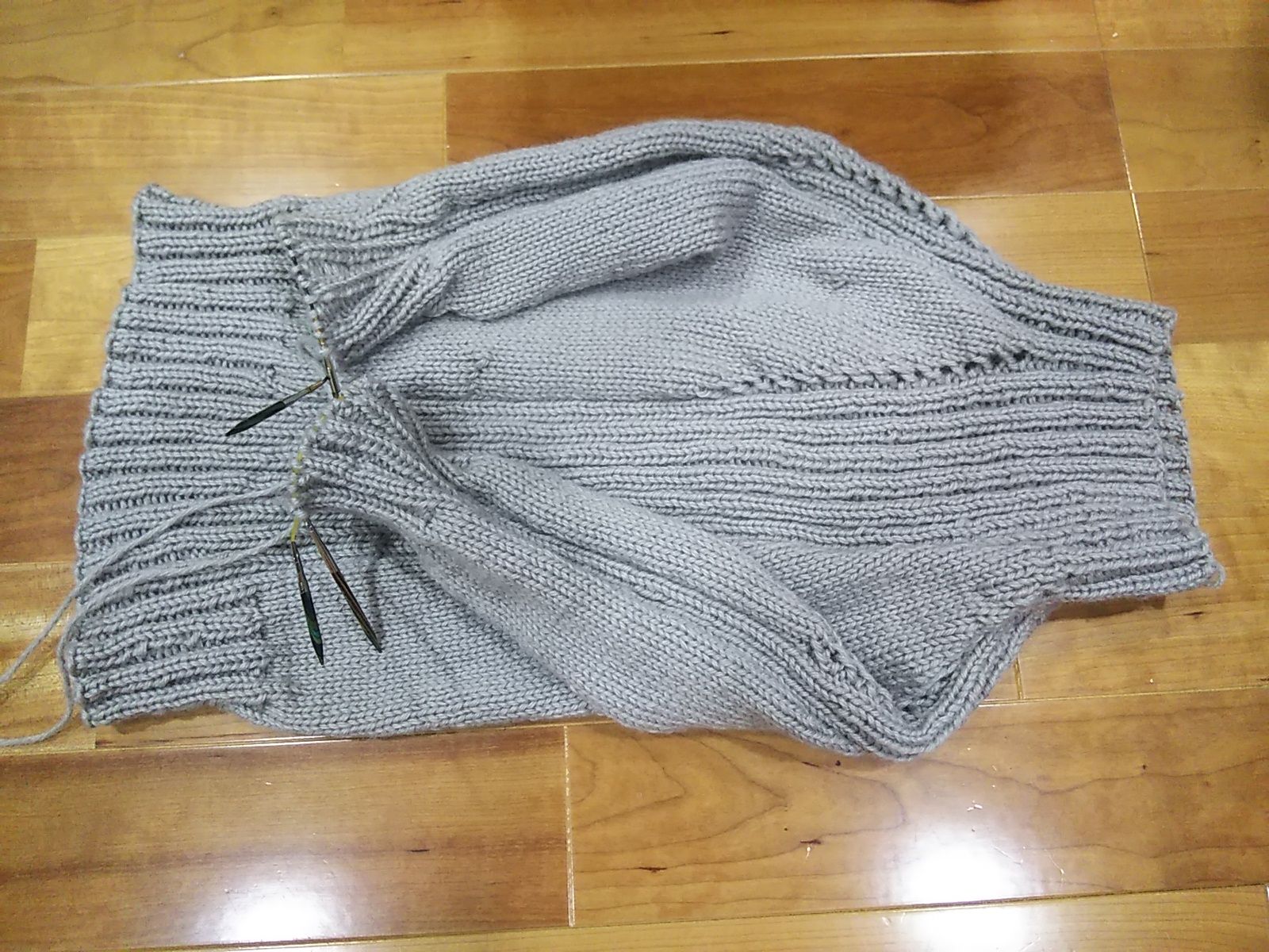 首から編む簡単 棒針編みのセーター レデースセーター3号 34 作成中 毛糸のはきだめ 楽天ブログ