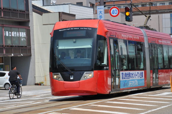 高岡御車山祭