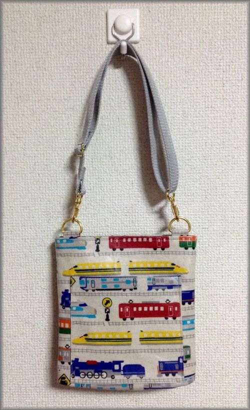 電車柄のラミネートでポシェット２