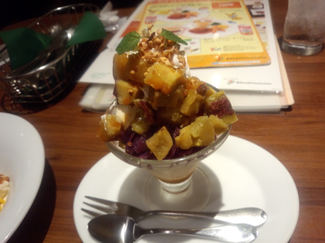 デニーズ紫芋とかぼちゃのミニパルフェ.jpg