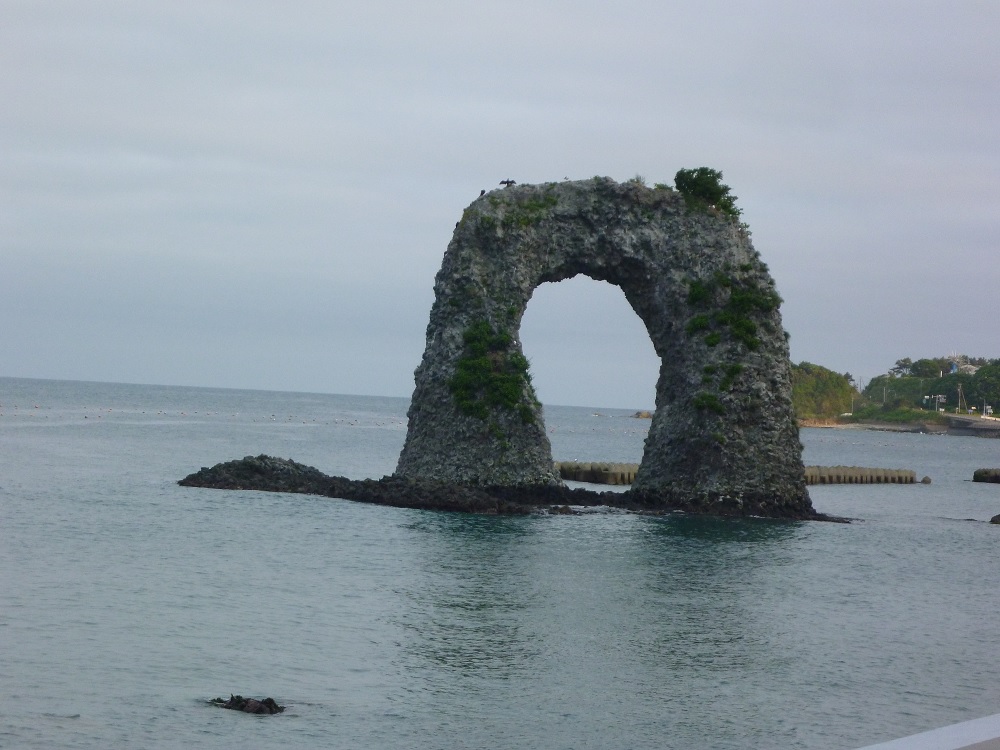 鍋釣岩