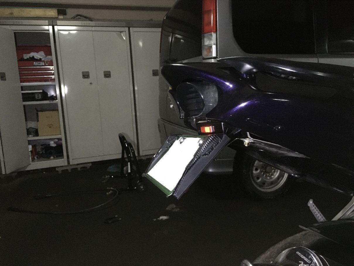 納車早々、外装全バラシでZX-9Rちゃんは寒いよーと言っています 納車早々、外装全バラシでZX-9Rちゃんは寒いよーと言っています