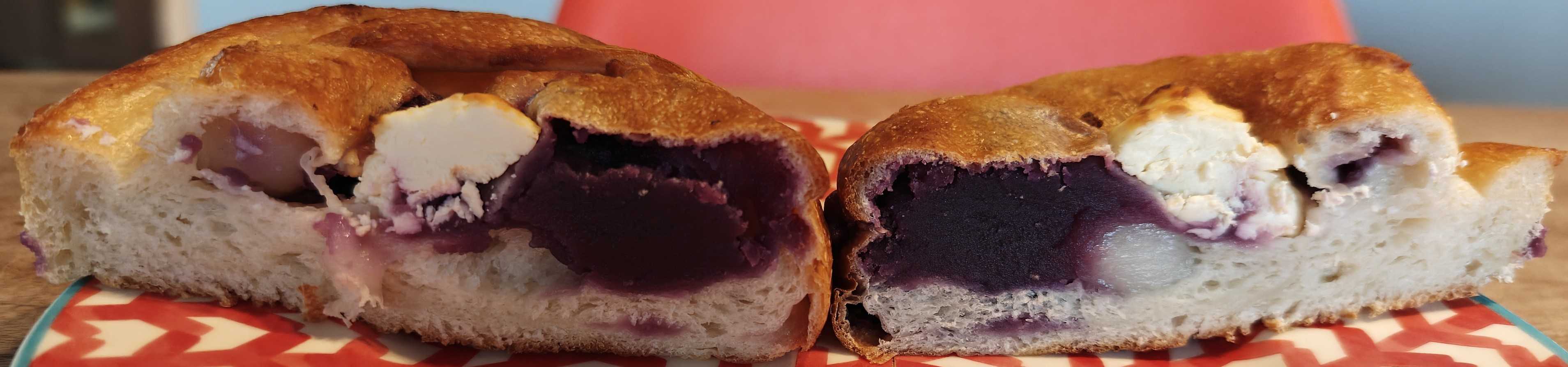 高島平駅パン屋　下田流　通販　たっぷりあんこと笑っちゃうくらいの白玉のパン　むらさきあんverの断面