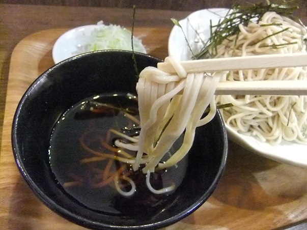 浅草下町肉そば酒場の冷たいもりそば