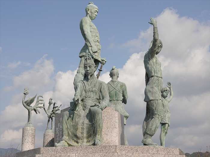 九州の続日本百名城を訪ねる その7 熊本 鞠智城 3 4 鞠智城温故創生之碑 八角形鼓楼 米倉 礎石跡 Jinさんの陽蜂農遠日記 楽天ブログ