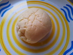 冷やして食べるクリームあんぱん