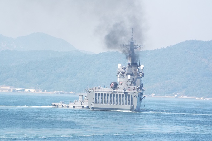 輸送艦４００１「おおすみ」