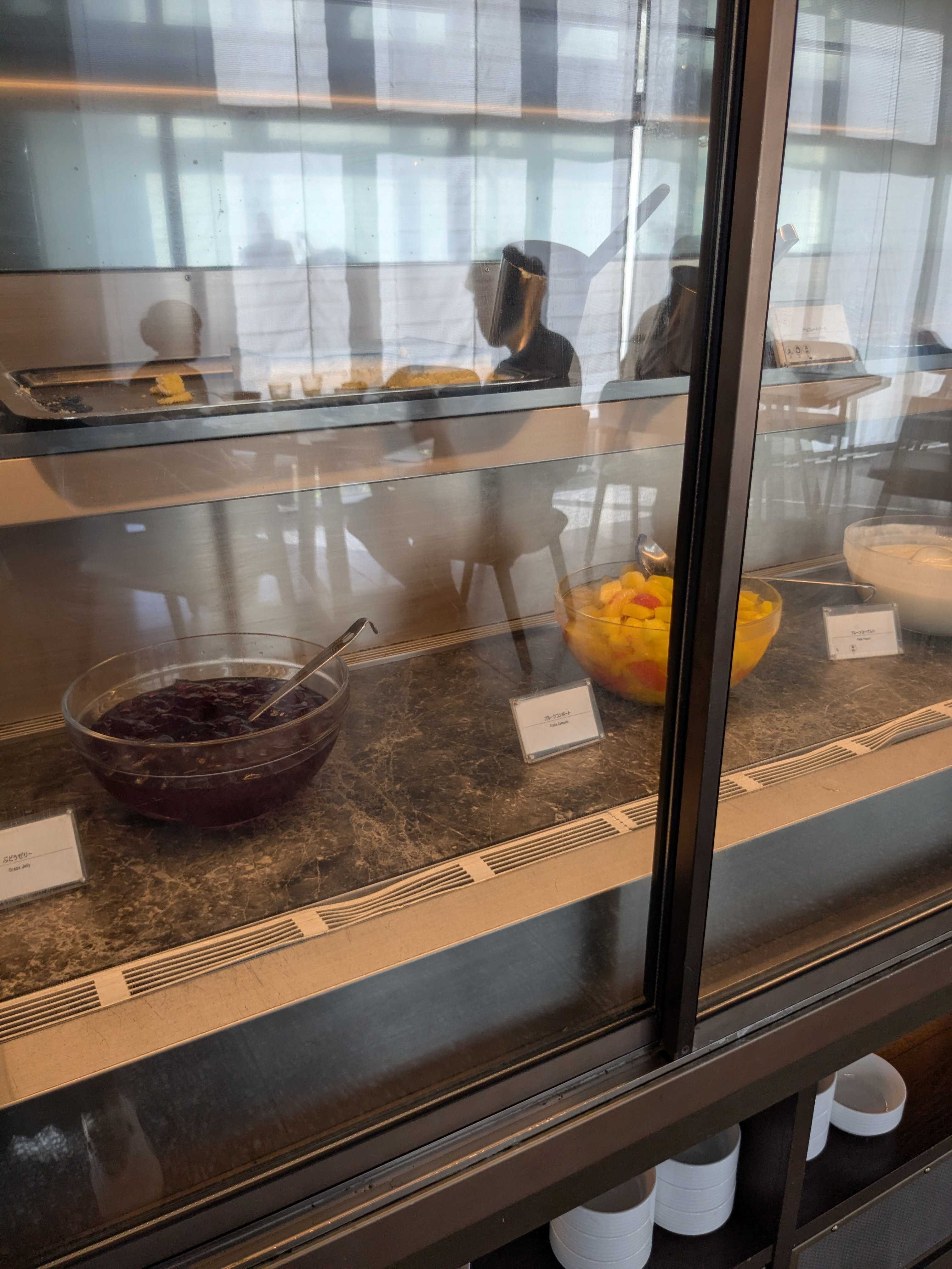 フサキビーチリゾートホテル＆ヴィラズISHIGAKI BOLD KITCHEN　朝食ビュッフェ メニュー　デザート ヨーグルト、フルーツコンポート、ぶどうゼリー類