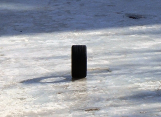 20120219 tire on the ice at Eunpyeong newtown 1.jpg