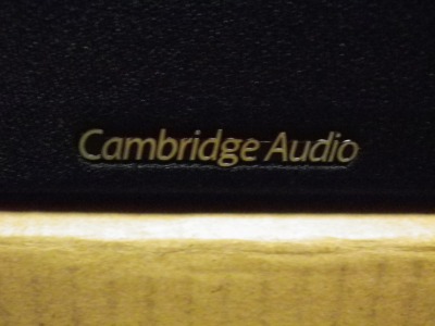 サランネット下部に Cambridge Audio オーナメント