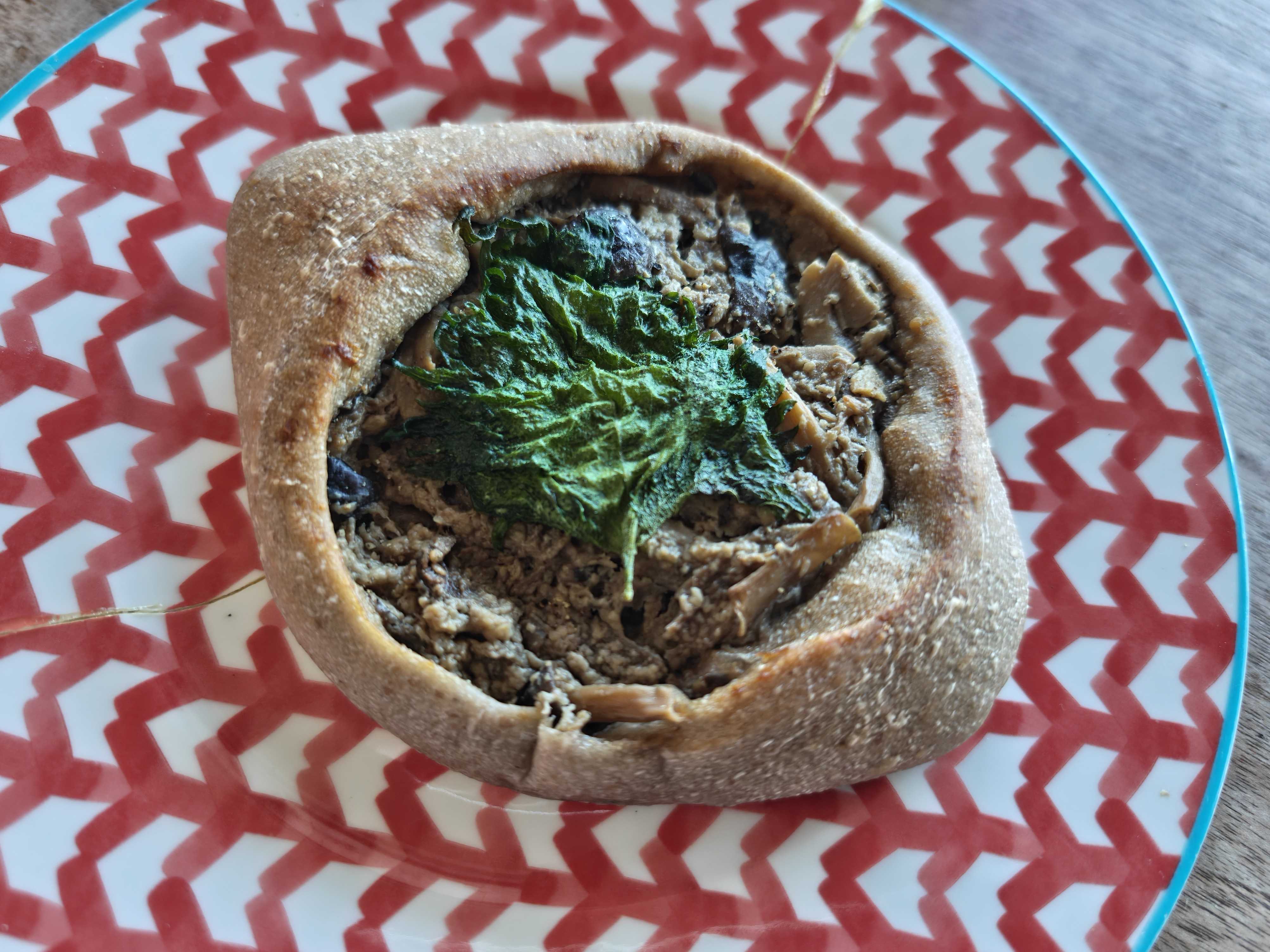 Boulangerie and Cafe Be 十三本店　ロスパン通販　ポルチーニのペシャメルソース