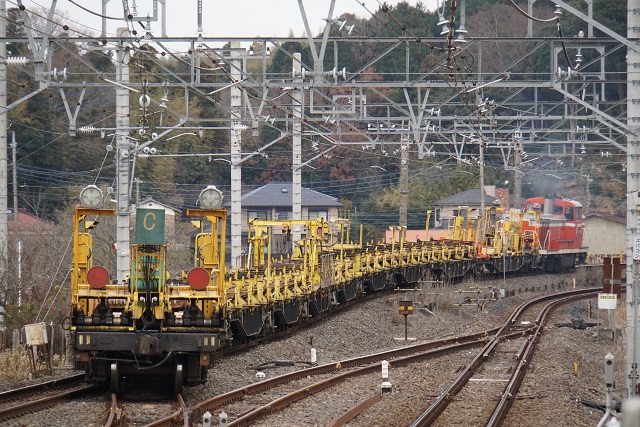 DE10 1704牽引 銚子ロングチキ工臨と 並んで発車7