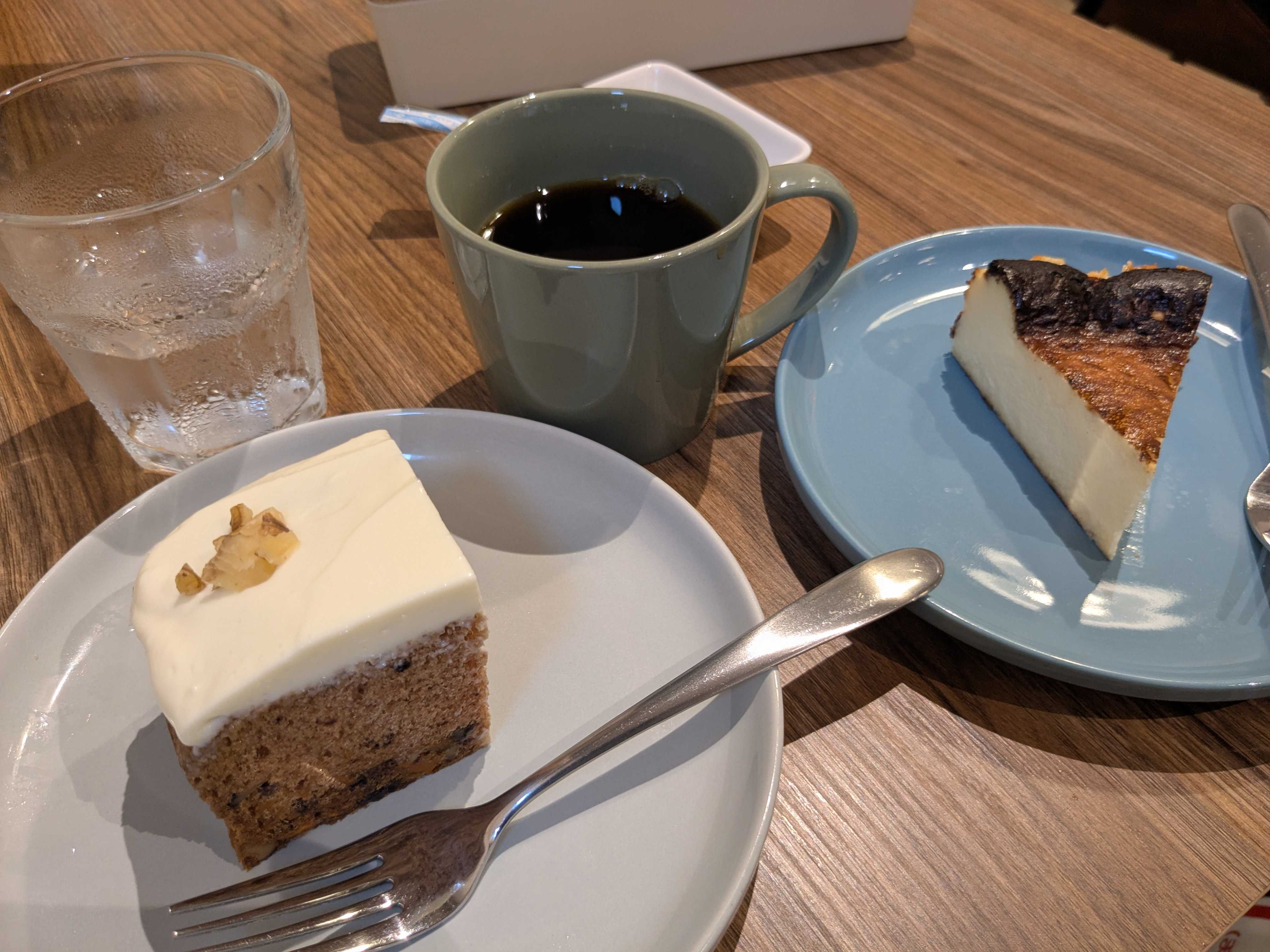 谷津駅　ランチ　イタリアの台所 FLAT(フラット)　ランチコース　デザート　キャロットケーキとバスクチーズケーキ