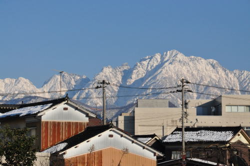 上市駅　から　観える剱岳