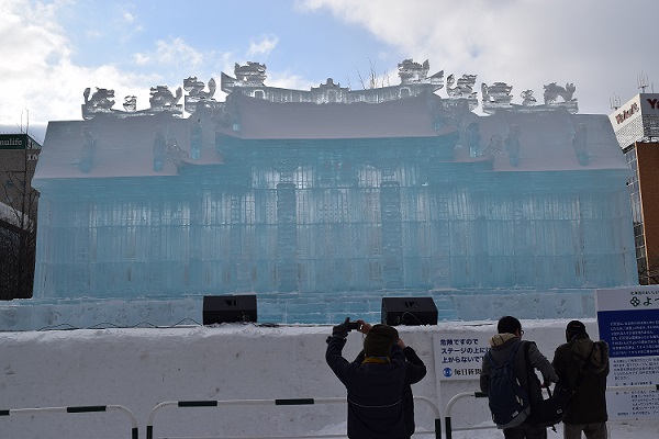 西５丁目広場の大氷像台湾一行天宮