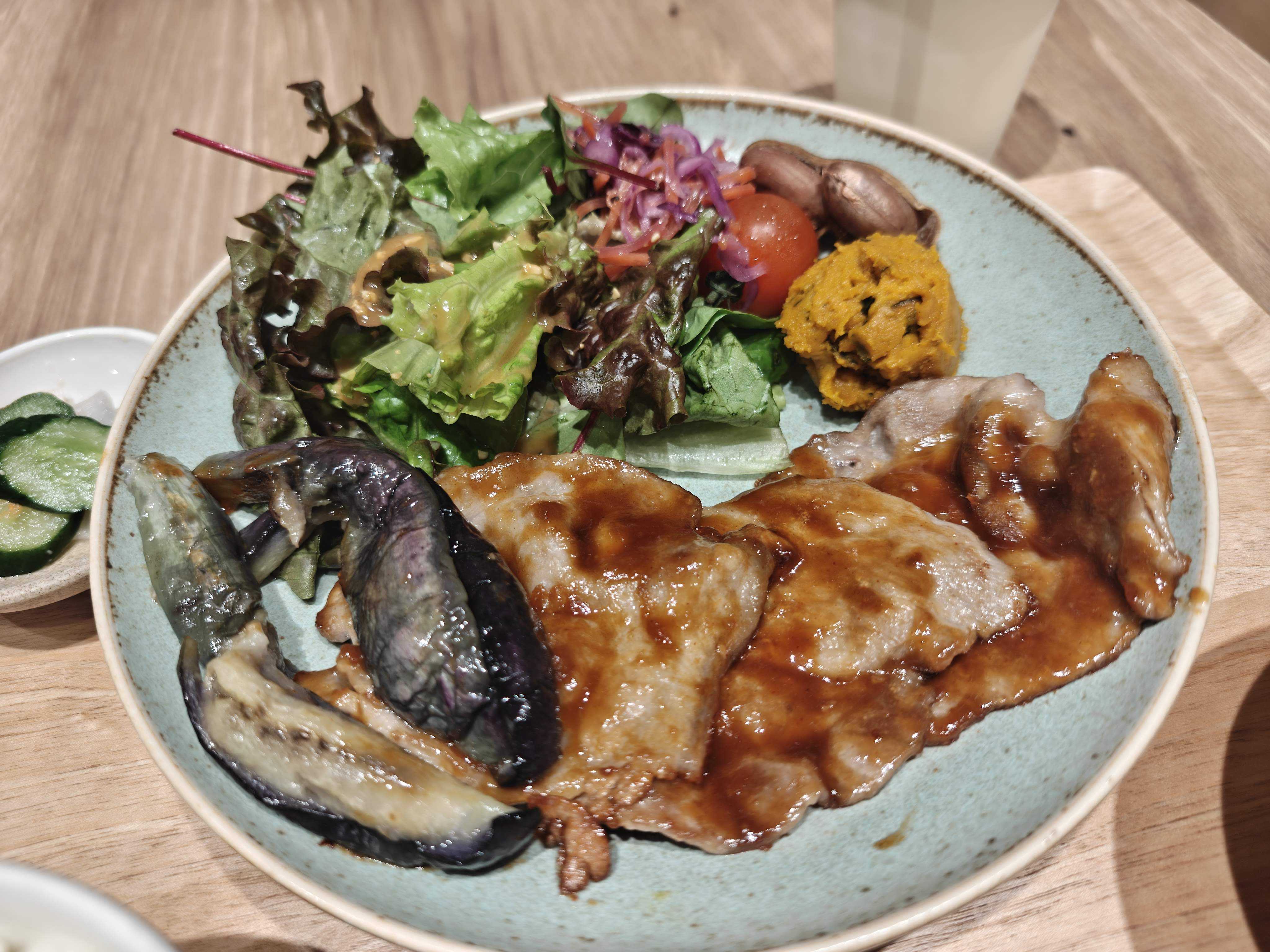 ペリエ千葉 マルシェ&ごはん 千葉県産いも豚と茄子の焼き肉御膳