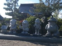 光源寺　ハットリくん他石像10・25.jpg