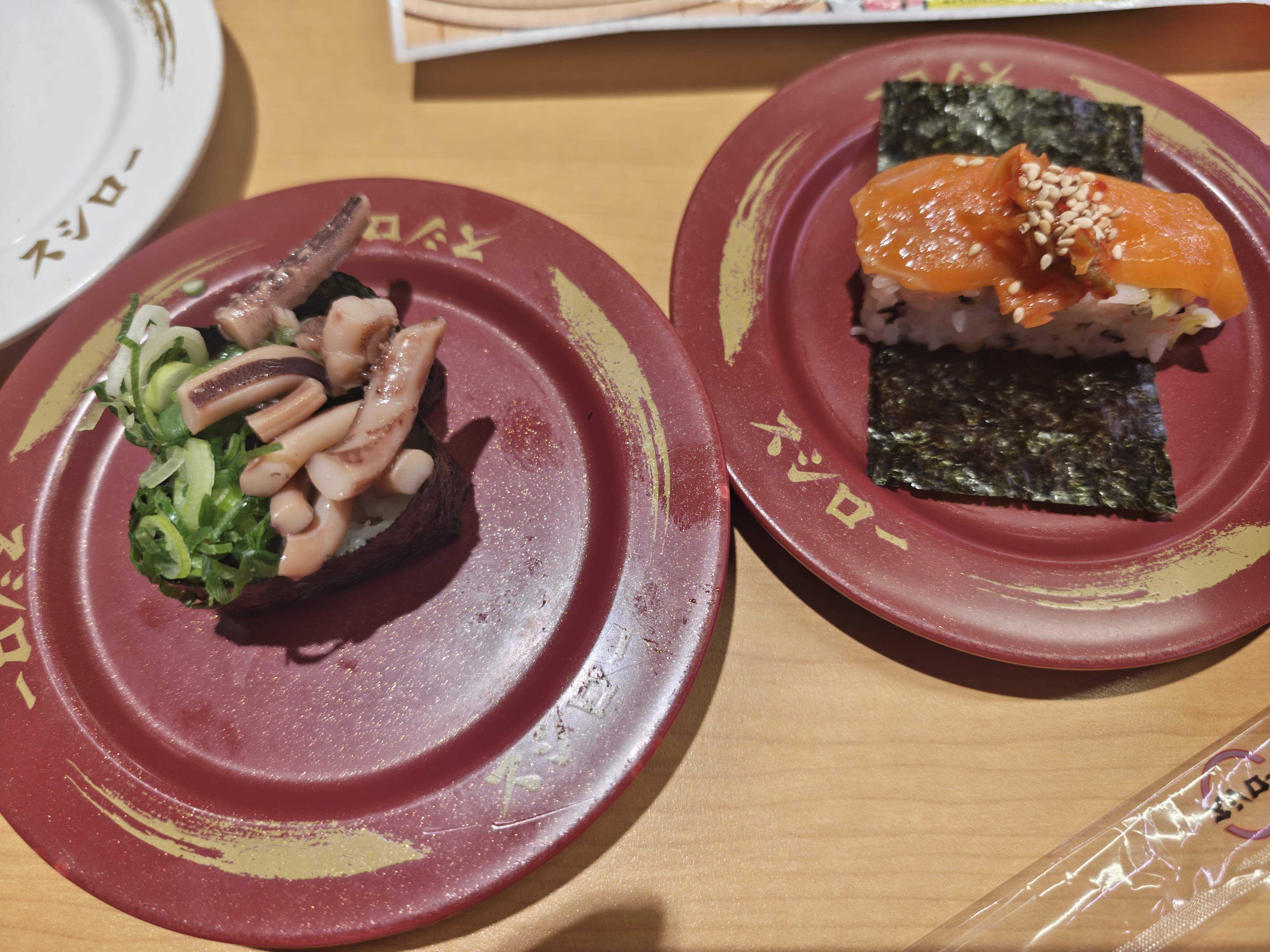 スシロー　韓国チュモッパ風包み、いか煮軍艦