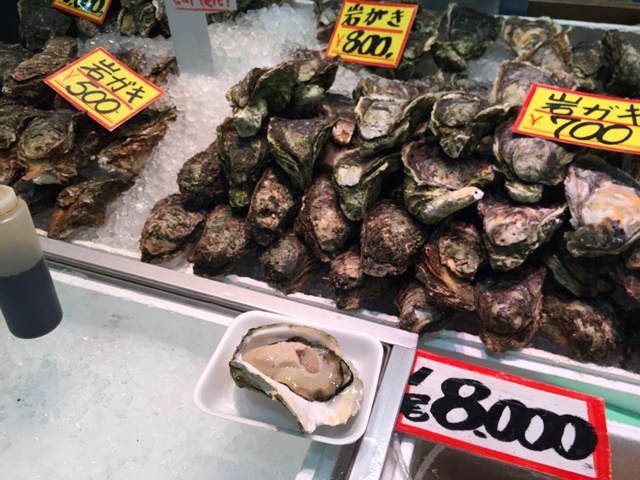 近江町市場　岩牡蠣