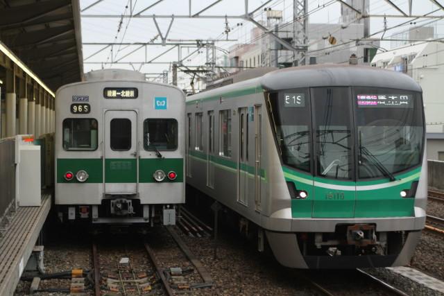 東京メトロ 5000系と 並ぶ 3車両3