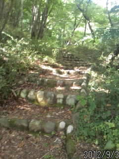 墓へ続く石段１