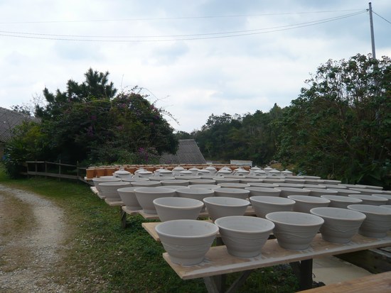 3やちむんの里 陶器と景色２550.jpg