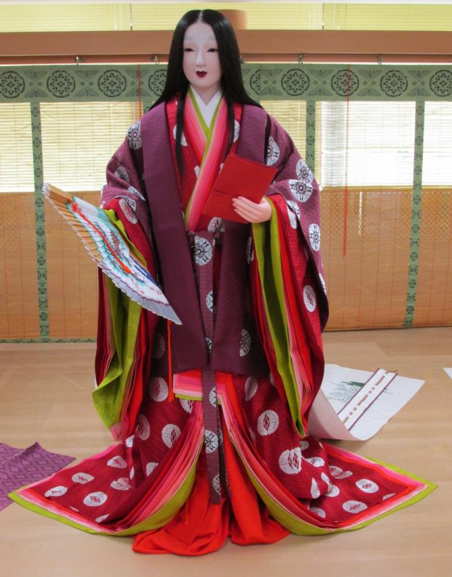 観照 風俗博物館 2018年前期展示 -2 十二単の変遷とかさね色目 | 遊心