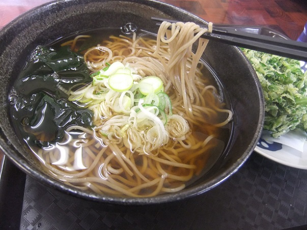 かしわや武蔵小杉店の春菊天そば２