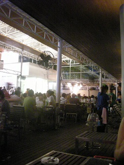 ナクルア　ムンアロイ　店内