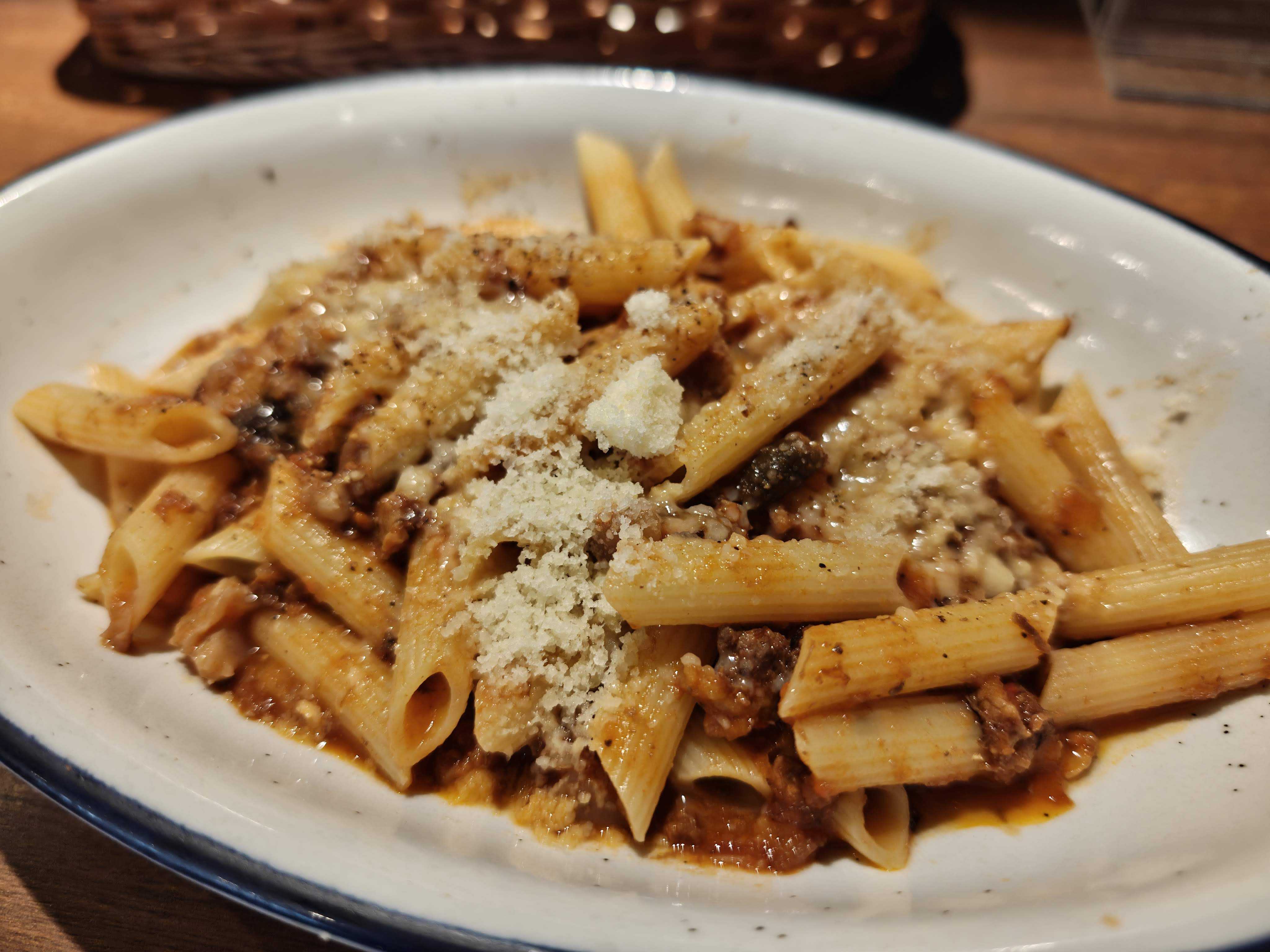 新橋駅　俺のイタリアン　ひとりランチ　牛筋と茄子のボロネーゼペンネ