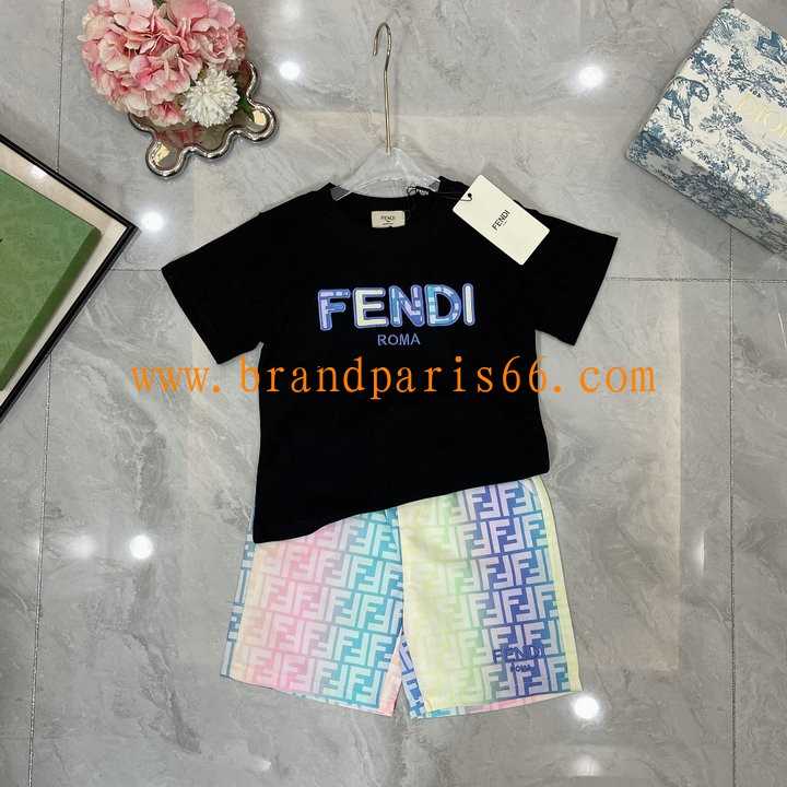 フェンディ FENDI 2023年夏最新入荷 子供服 2点セットアップ