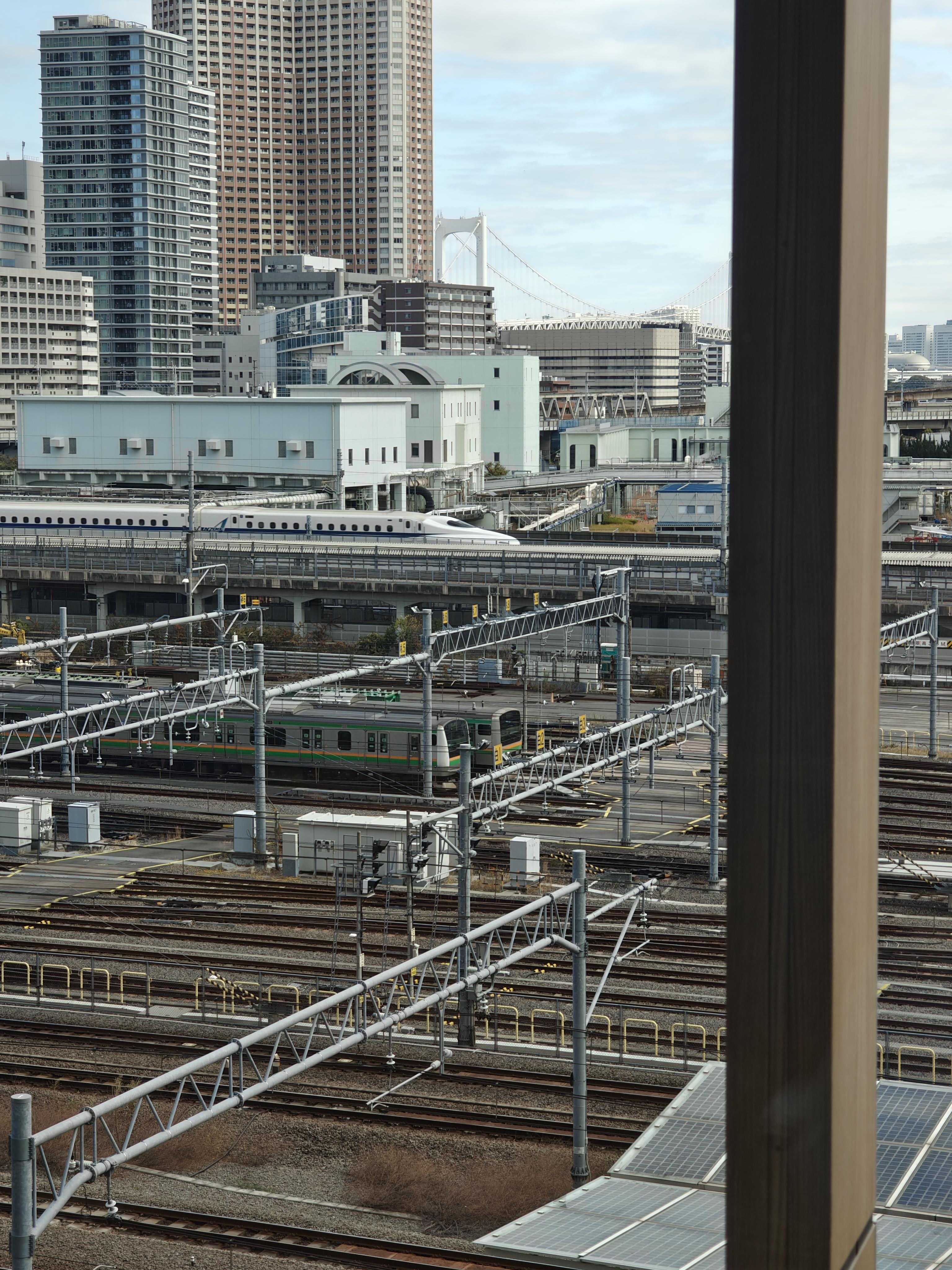 ニュウマン高輪Northから見える高輪ゲートウェイ駅　新幹線も見られて子鉄が喜びそうな良い景色