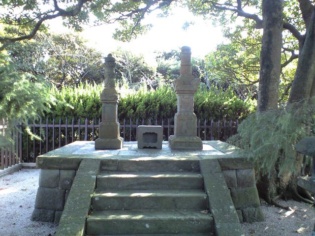三浦按針夫妻の墓