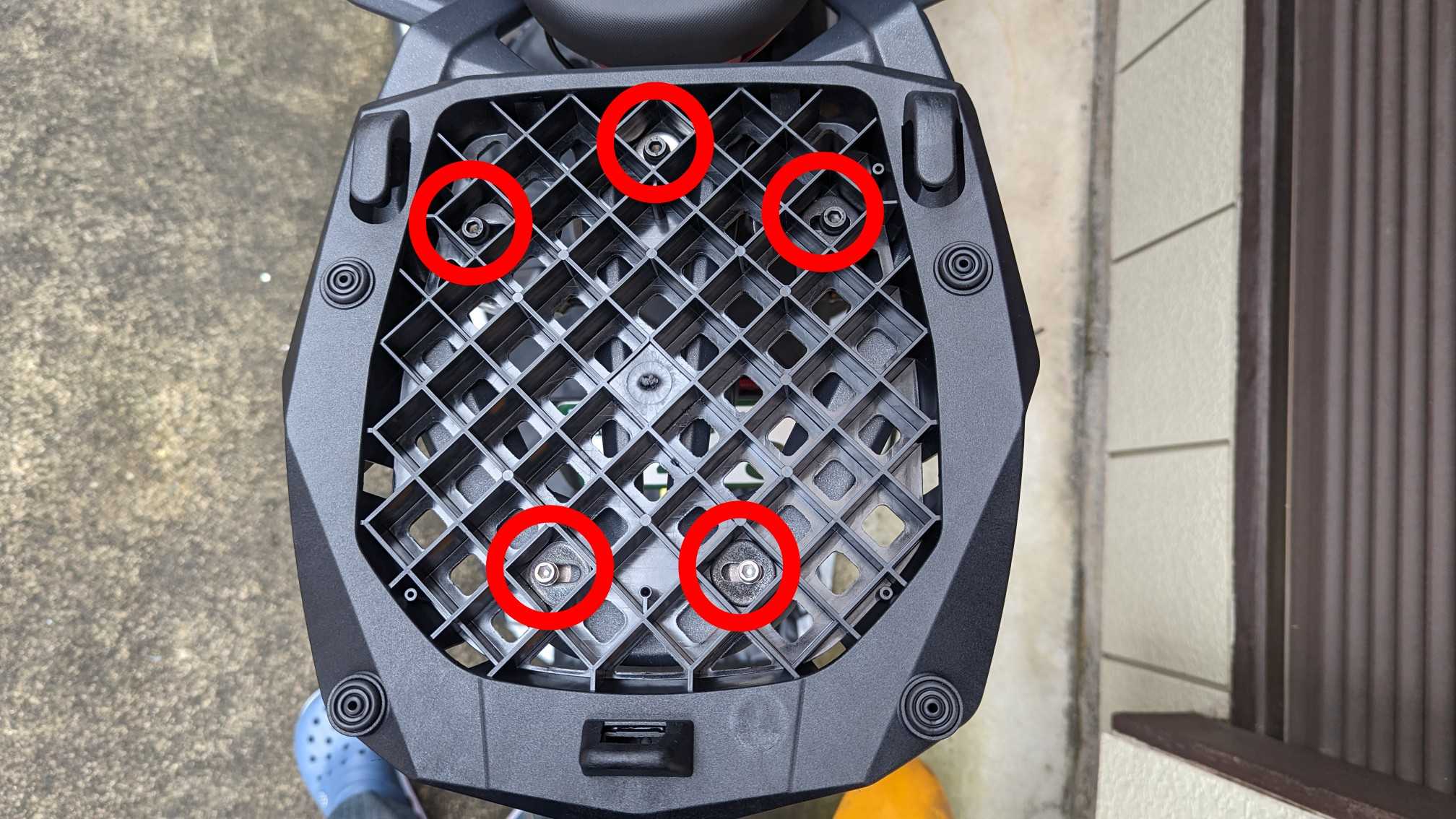 【新品・即決】GIVI E251 モノキーベース◇MONOKEY【V56，V47，V46，OBK58，OBK42，TRK52，TRK46，E52，E55等に対応】② GIVI モノキーケース用汎用ベース | □キャリア・ケース | K\u0027s-STYLE