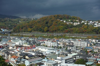 20141131ターンパイク入り口上からの紅葉