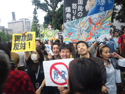 官邸前2