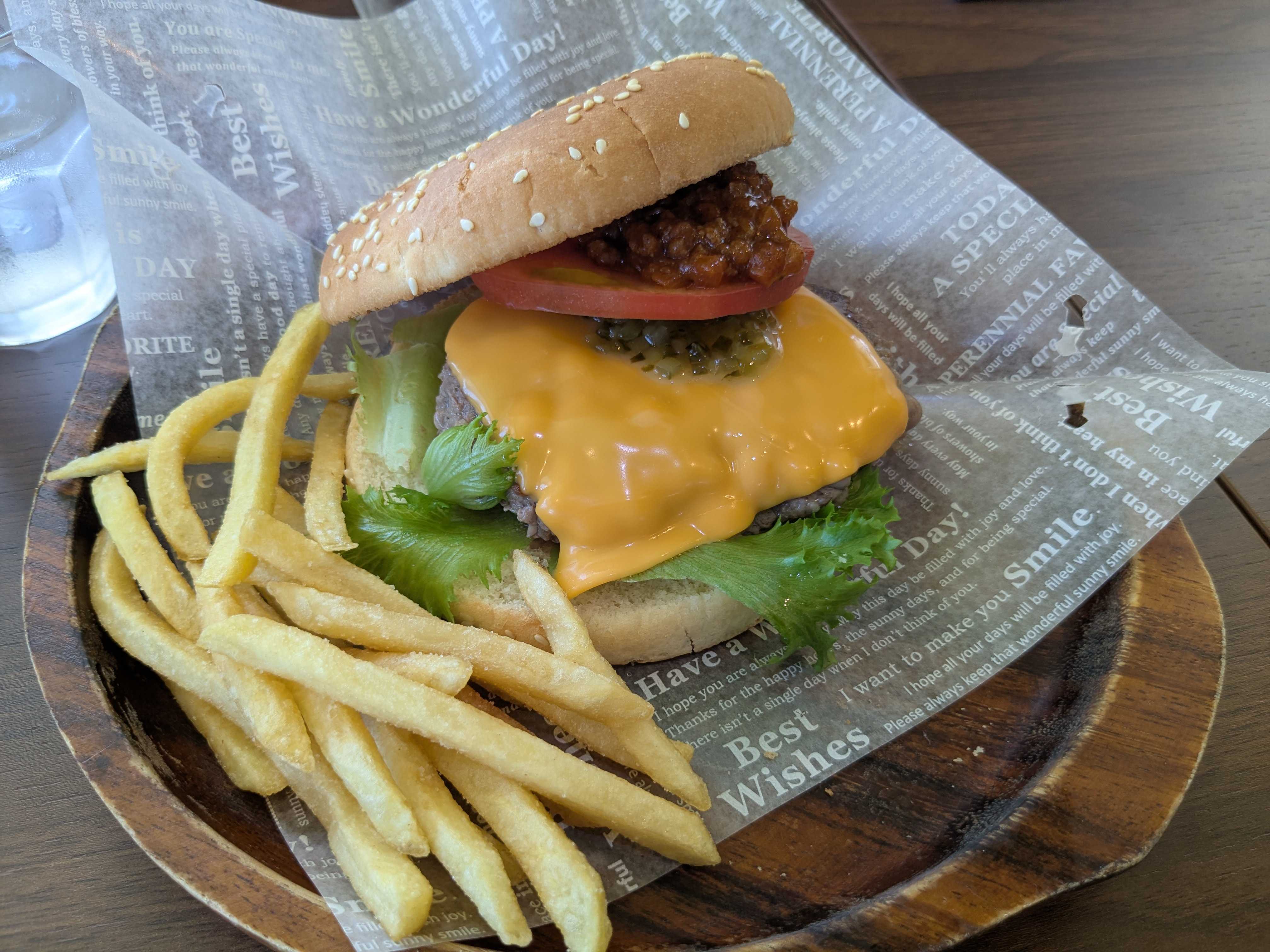 西表島　ラフラガーデン　子連れカフェランチ　タコスチーズバーガー